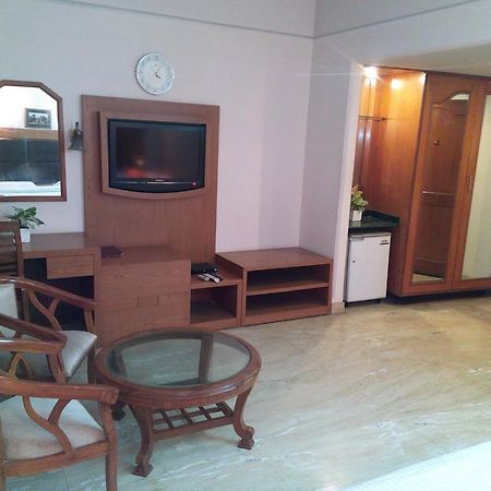 Hotel Queens Residency Gurgaon Zewnętrze zdjęcie