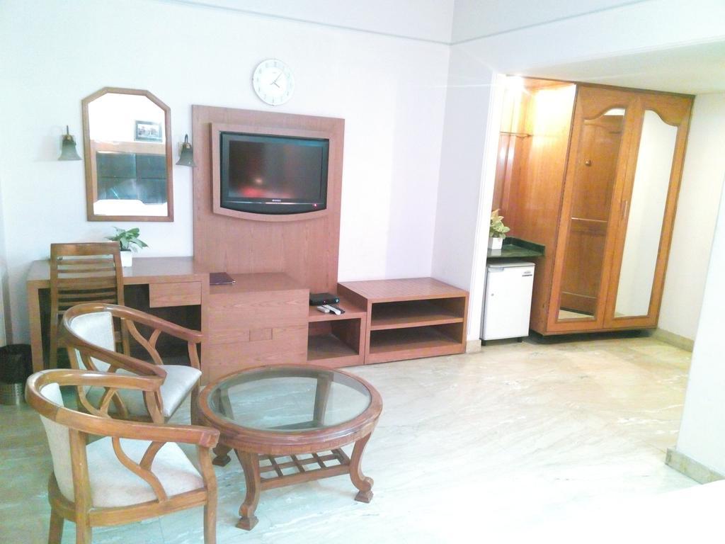 Hotel Queens Residency Gurgaon Zewnętrze zdjęcie