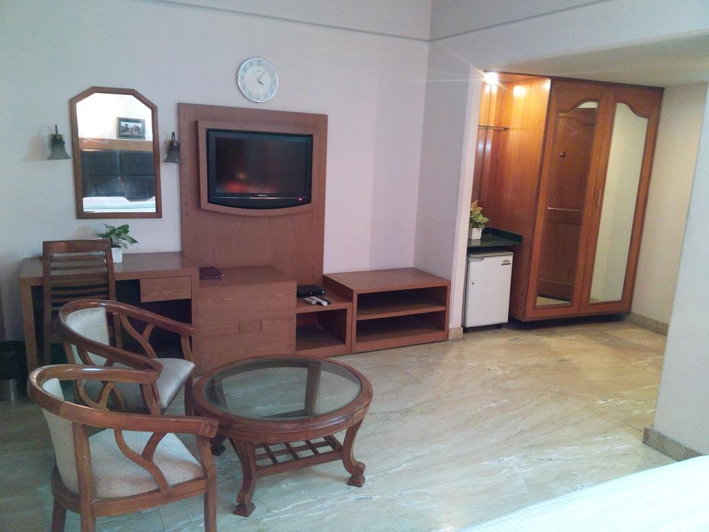Hotel Queens Residency Gurgaon Zewnętrze zdjęcie